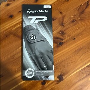 TaylorMade Black Golf Gloves